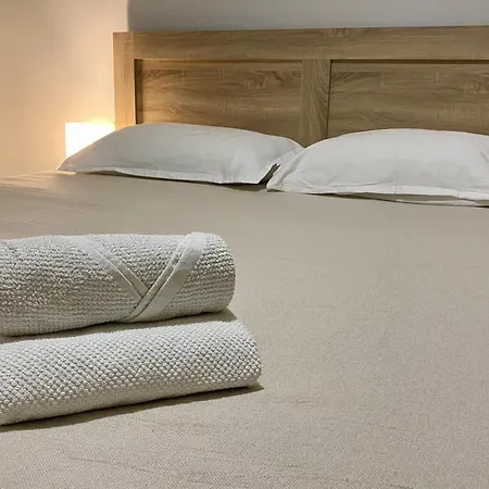 Cozy & Connected, Walk To Culture, Metro In Minutes-2