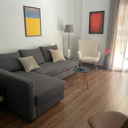 Cozy & Connected, Walk To Culture, Metro In Minutes-3